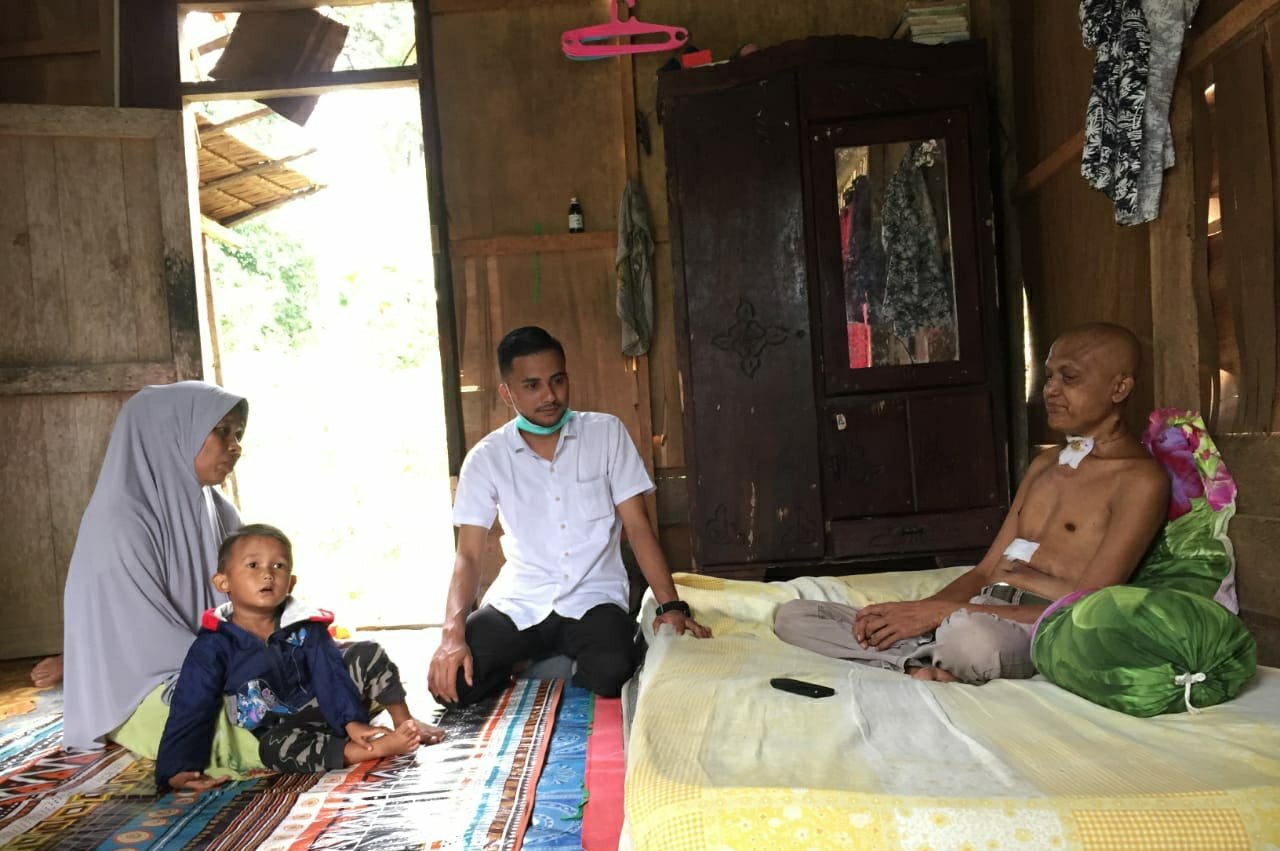 Haji Uma Bantu Penderita Kanker Tenggorokan yang Terkendala Biaya Hidup