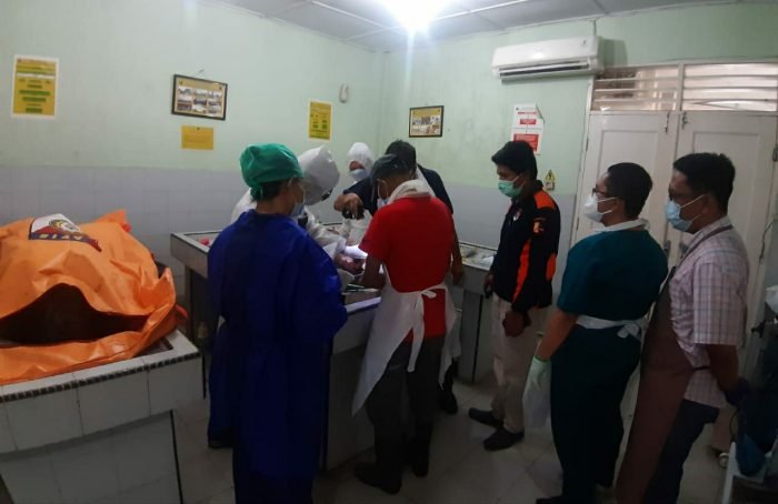 Autopsi jenazah korban pembunuhan