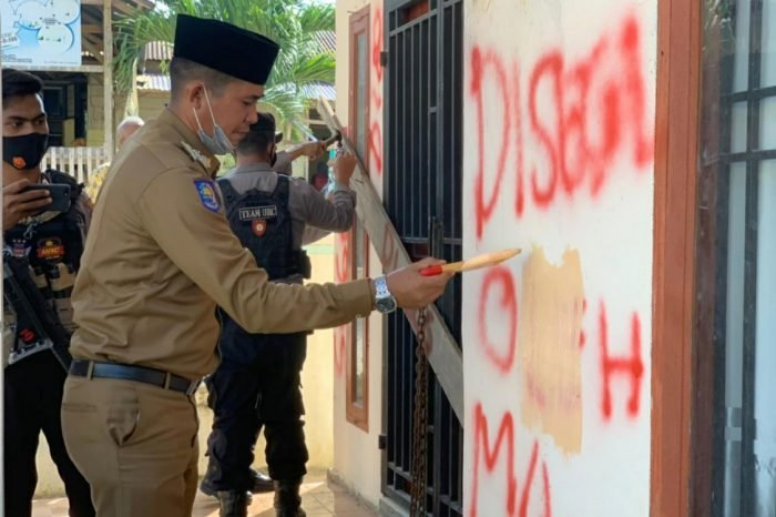 Camat buka segel kantor Keuchik