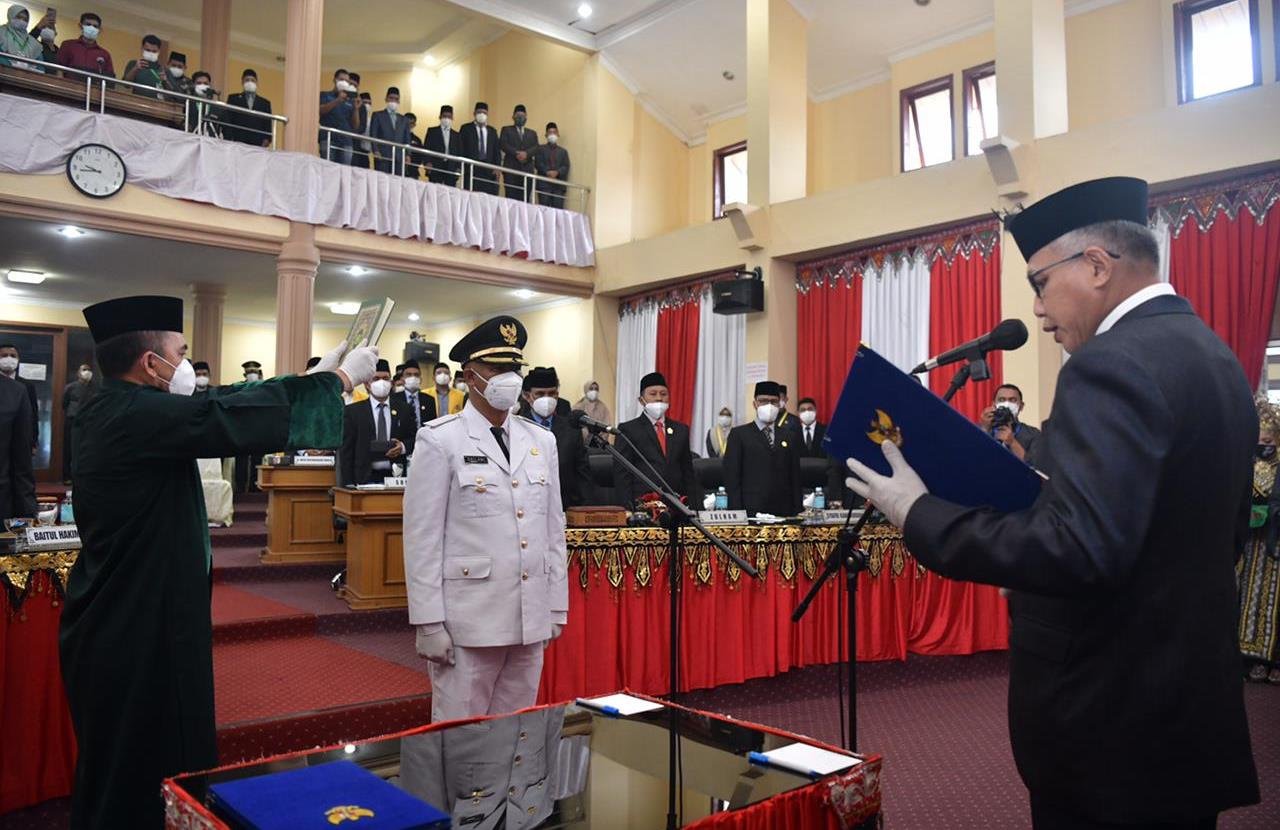 Gub Nova lantik Dailami Wabup BM