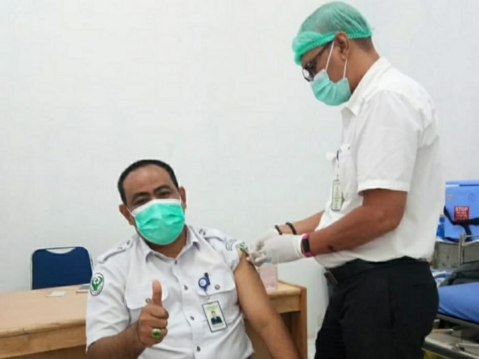 Nakes RSUCM Divaksin