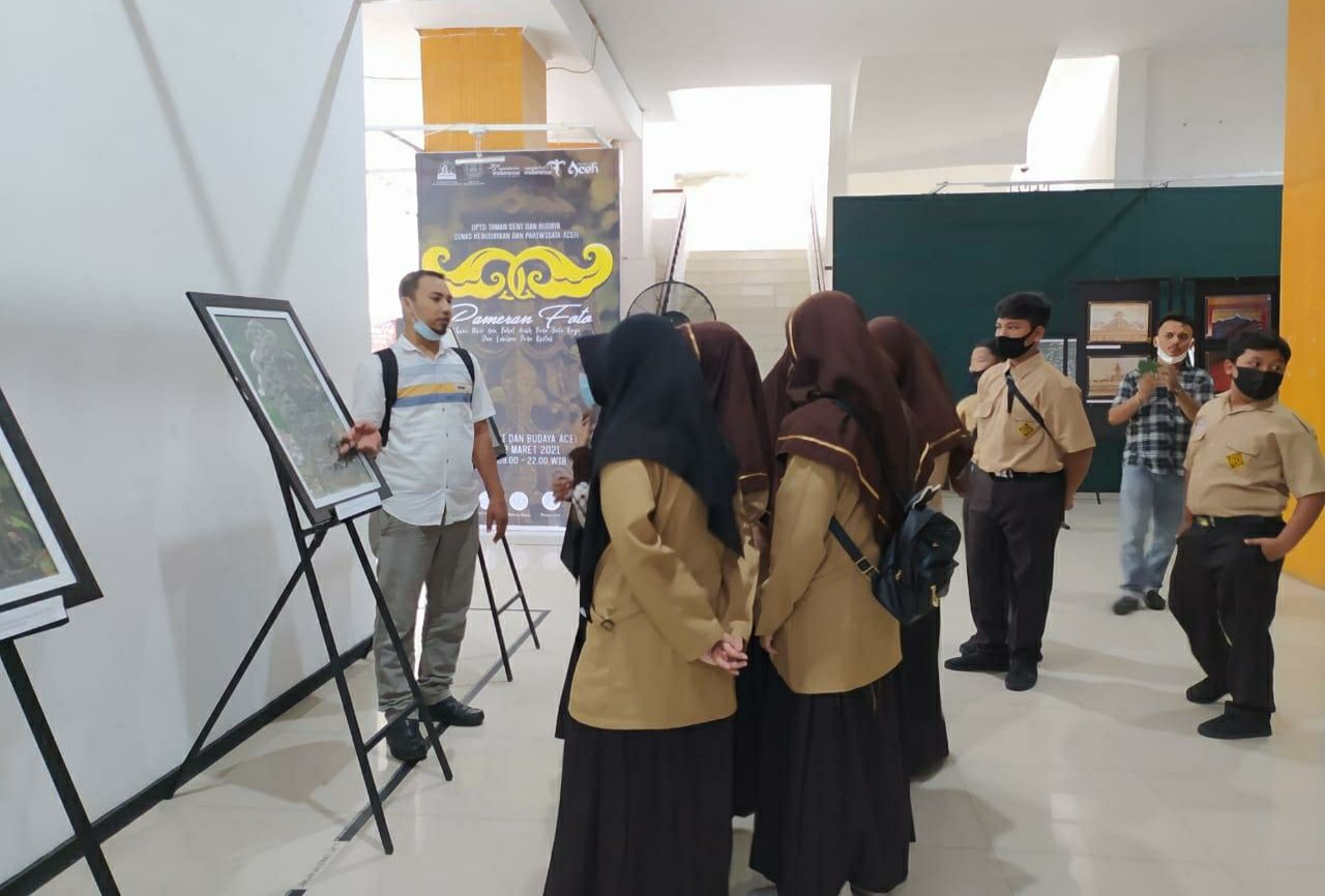 Kunjungi Pameran Foto Seni Ukir dan Kaligrafi Aceh, Ini Komentar Guru dan Siswa SMP