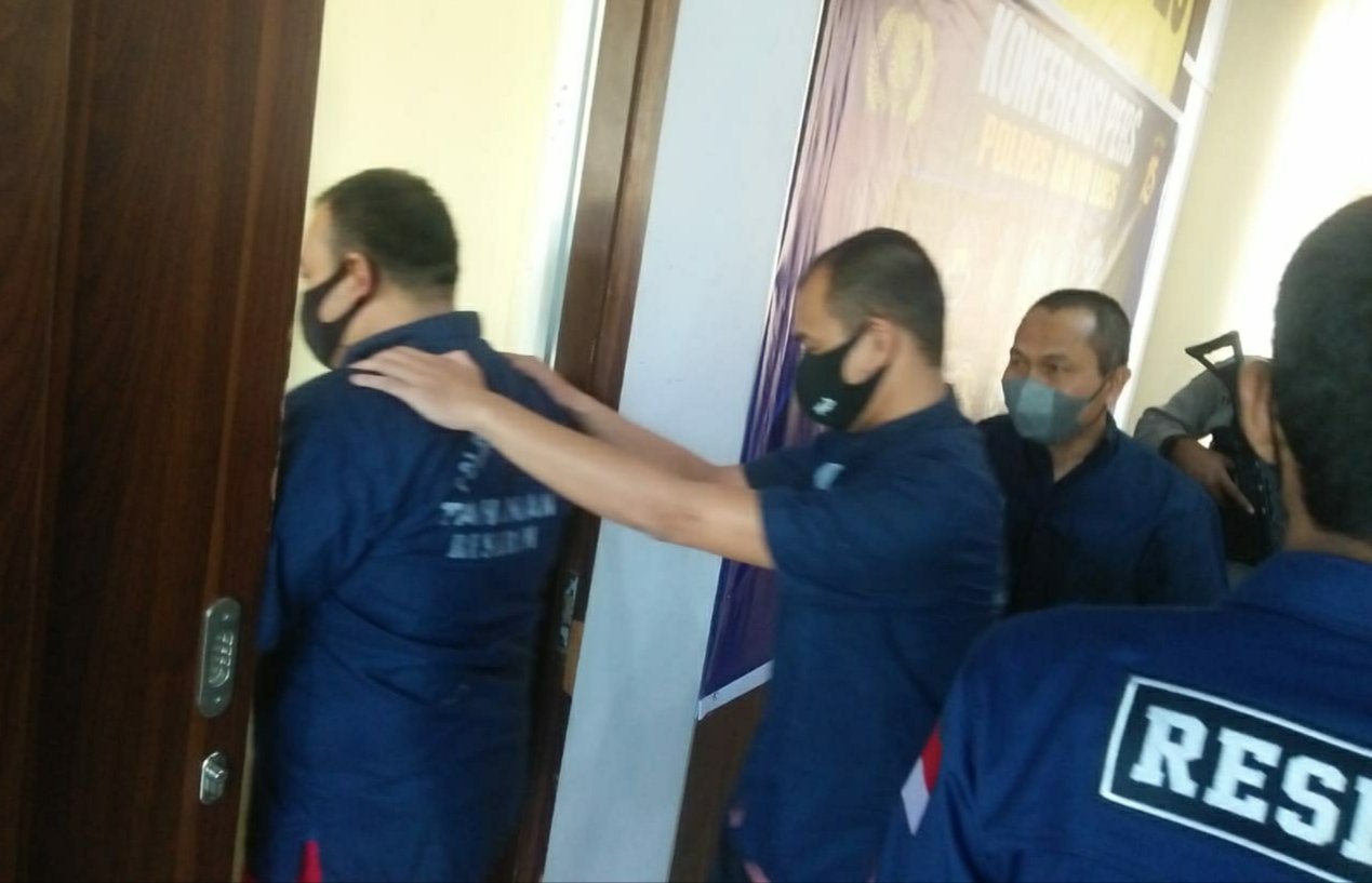 Tersangka kasus uang makan hafiz DSI