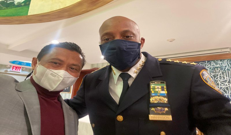 Imam Shamsi Ali bersama Kepala Kepolisian New York, AS, Chief Harrison—Ist
