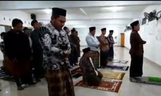MUI Sesalkan Salat Tarawih Super Cepat di Indramayu