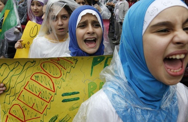 Anak-anak Muslim Brasil protes film anti-Islam by AS dan kartun ejek Nabi di Prancis di Sao Paulo 21 September 2012—REUTERS -Paulo Whitaker