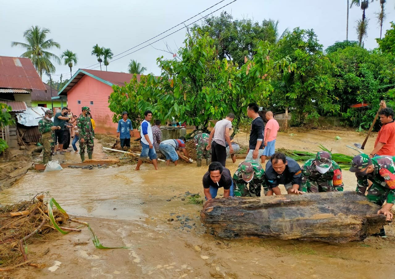 Puluhan Rumah Terendam Banjir