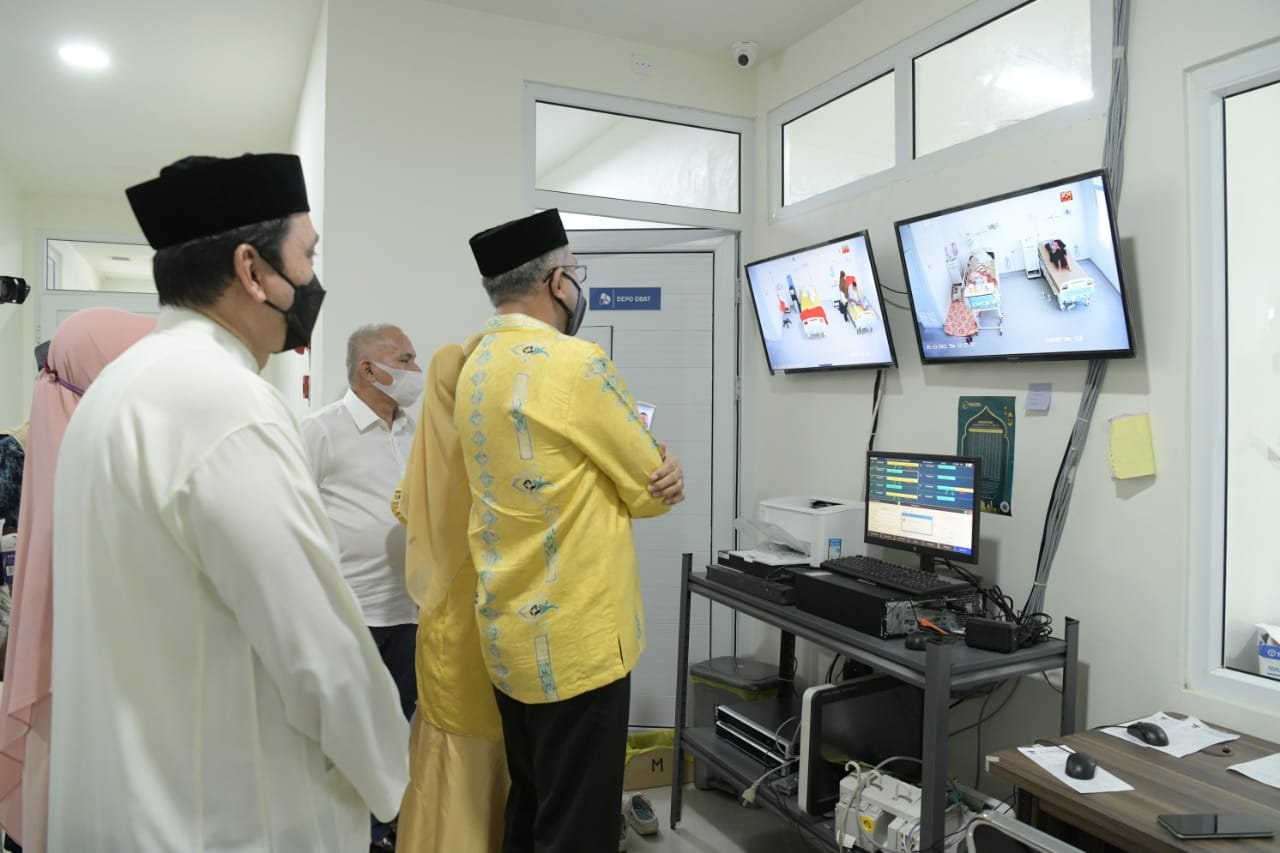 Gub Nova besuk pasien RSUZA