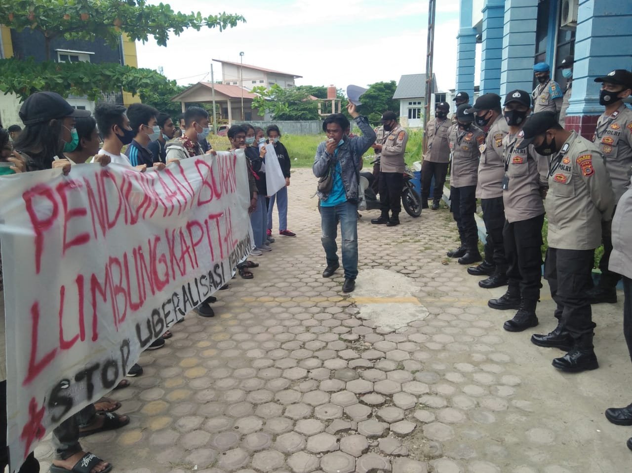 mahasiswa demo