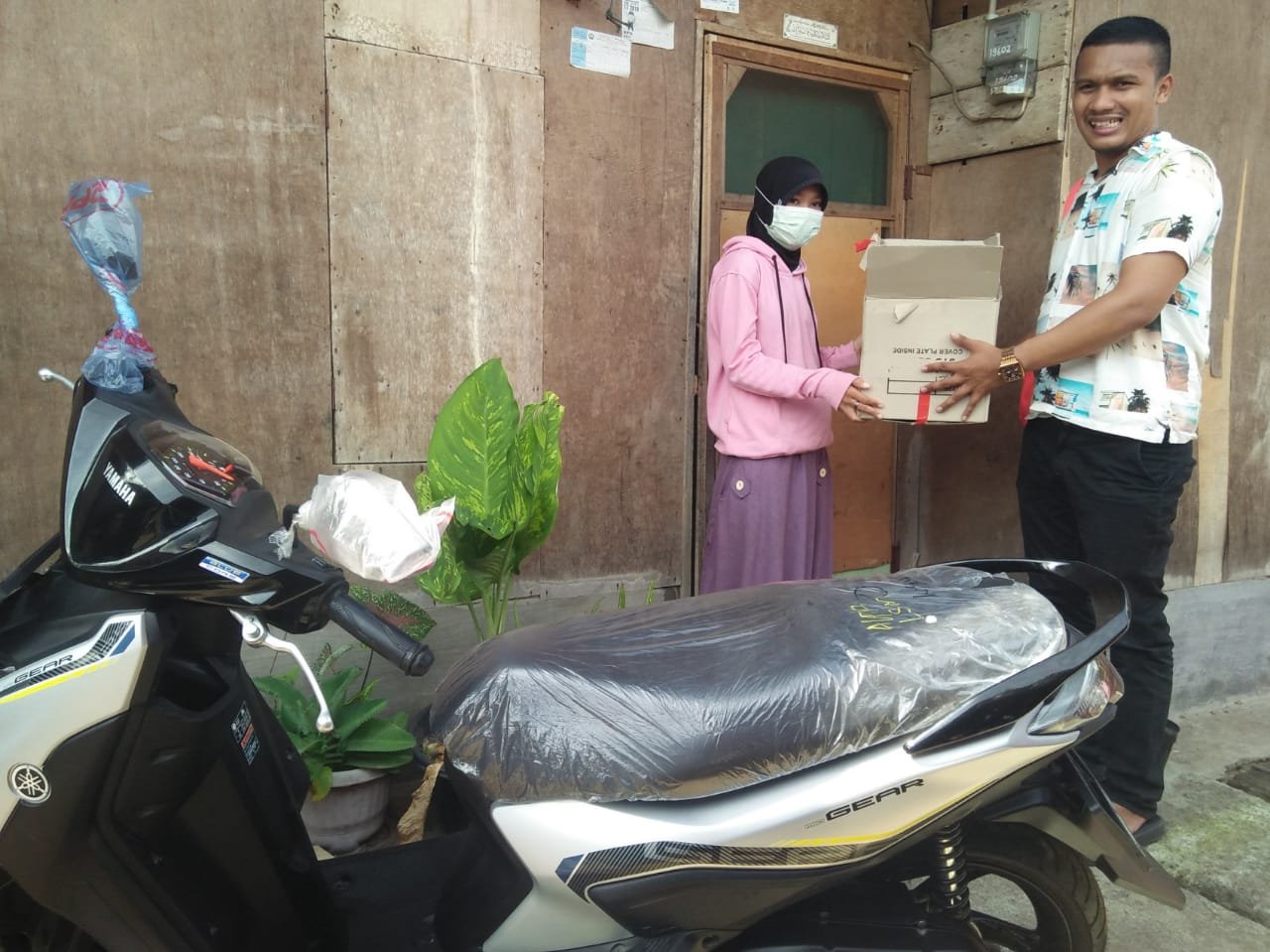 Creator Youtube Ini Bantu Sepeda Motor untuk Anak Yatim di Aceh Utara