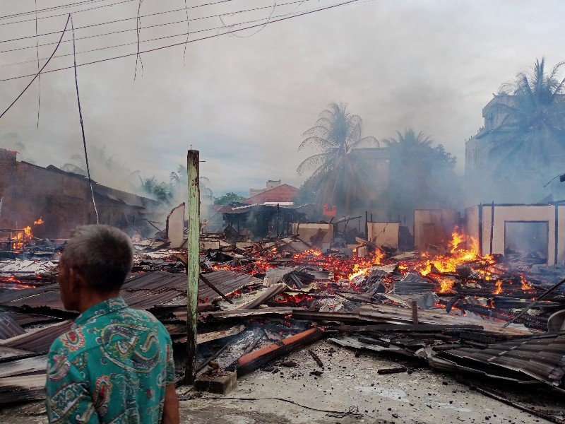 Kebakaran Hebat Landa Subulussalam, Belasan Rumah Terbakar, Termasuk Kantor KUA