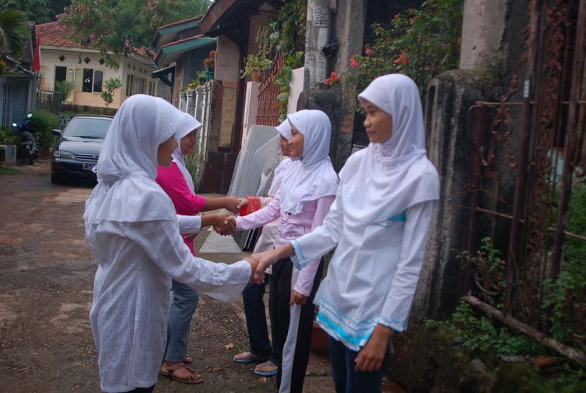 Muliakan Tamu: Mendatangkan Rezeki, Merontuhkan Dosa hingga Malaikat Hadir