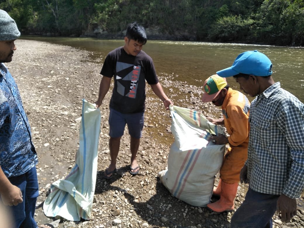 DAS Tripe membersihkan sampah