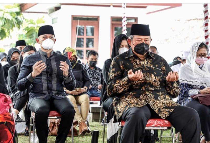 Hadiri Prosesi Pemakaman Ibu Ageng, SBY Kenang Sosok Almarhumah