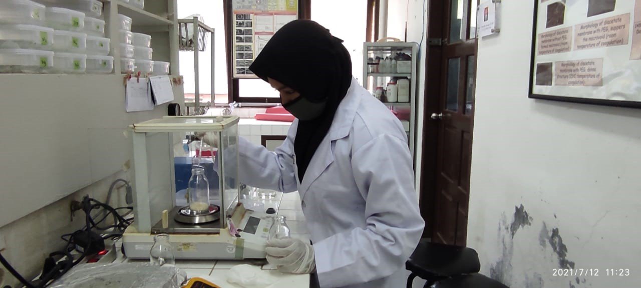 Penimbangan Bahan Larutan DOPE