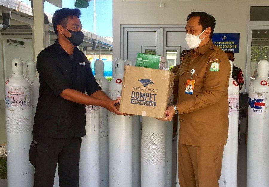 Media Group Salurkan 15 Tabung Oksigen
