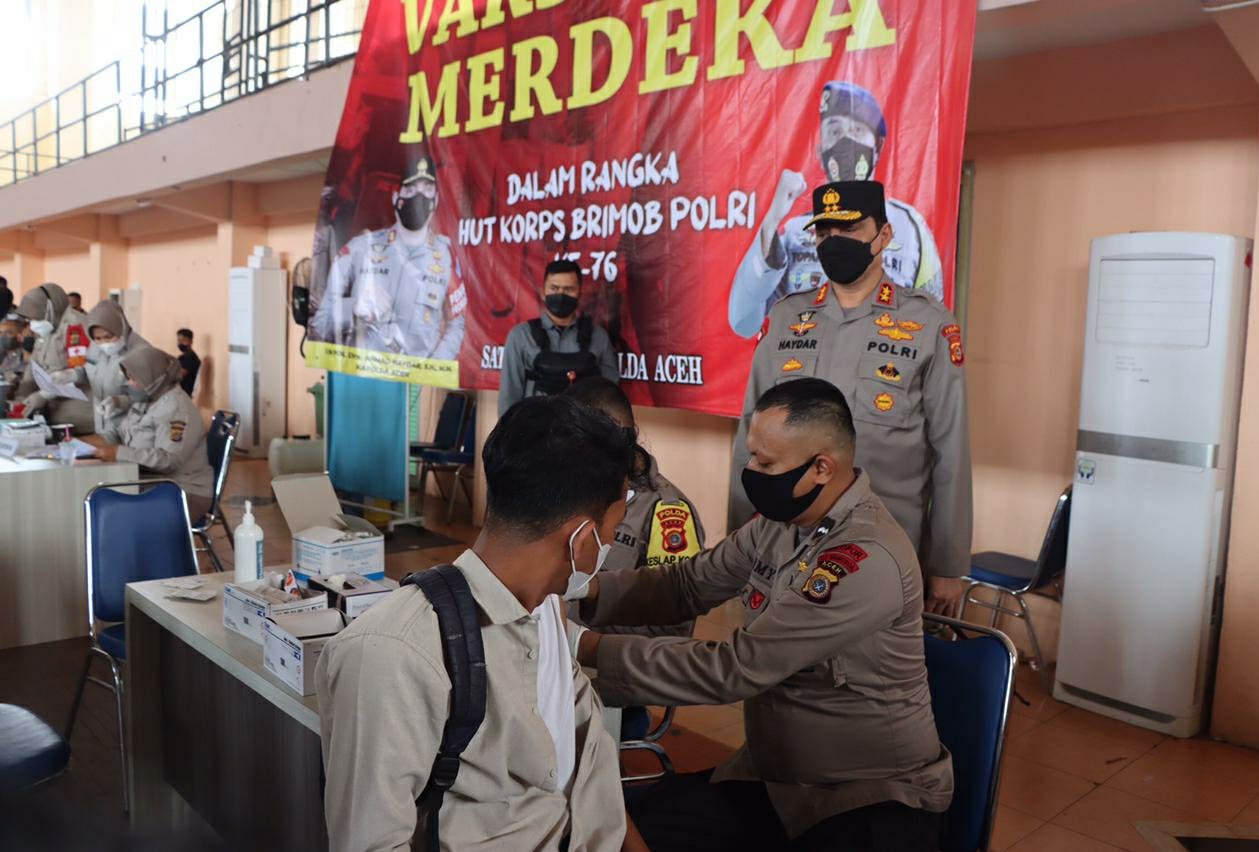 Kapolda Aceh tinjau vaksinasi