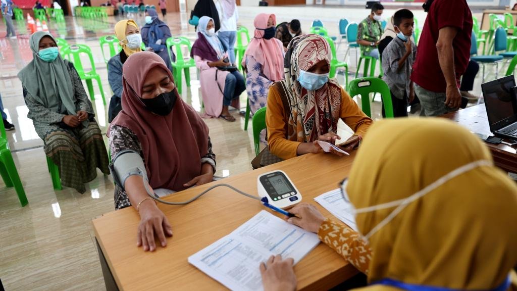 Ilustrasi antre vaksinasi