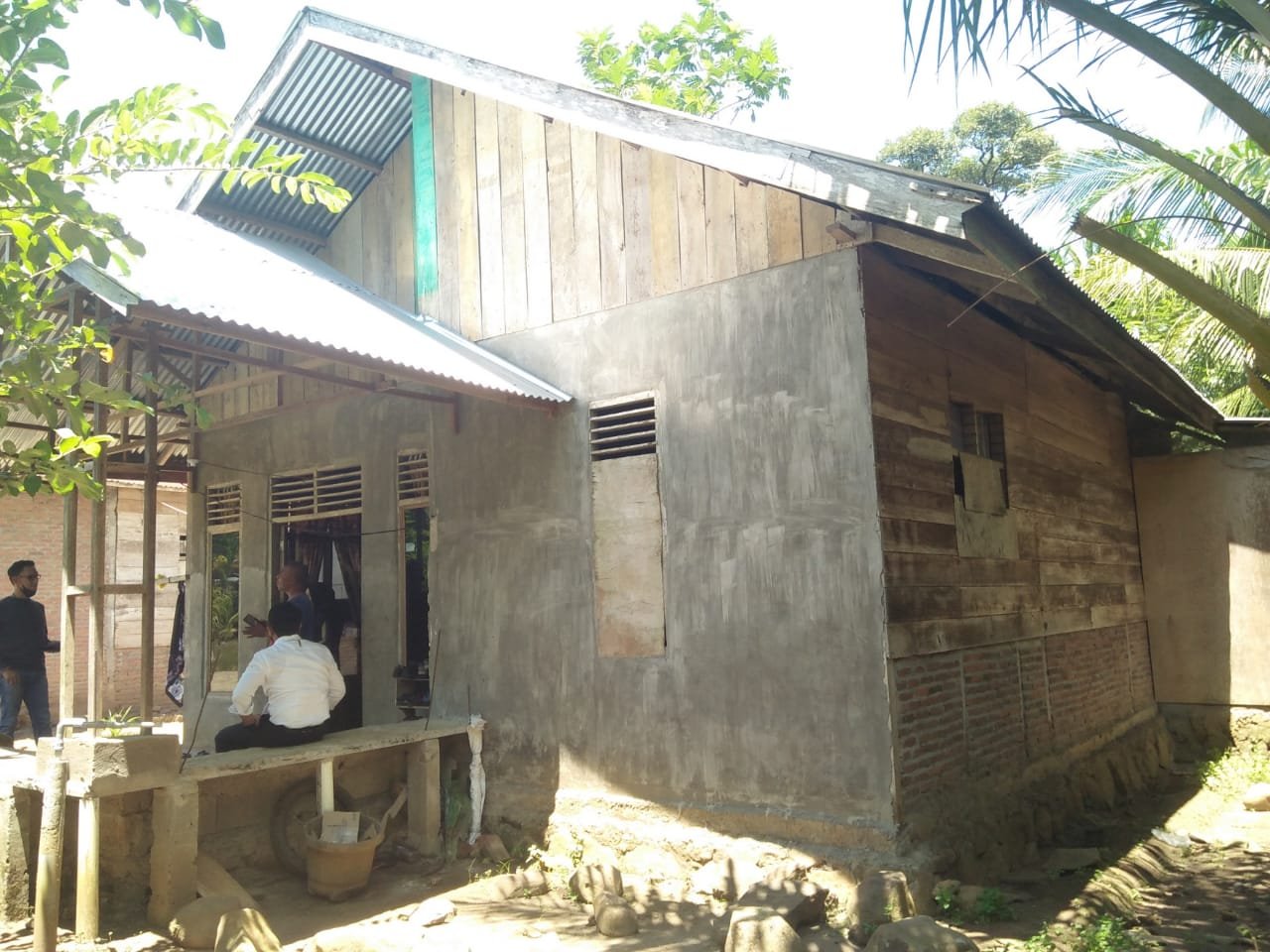 Rumah orang tua Al-Walid MZ