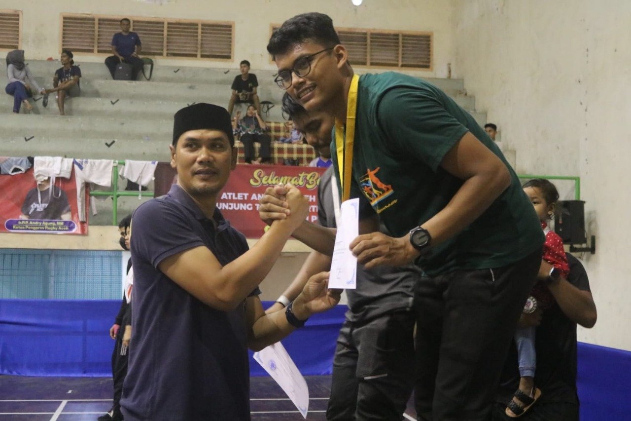 Ketum IKASI Aceh dan juara anggar