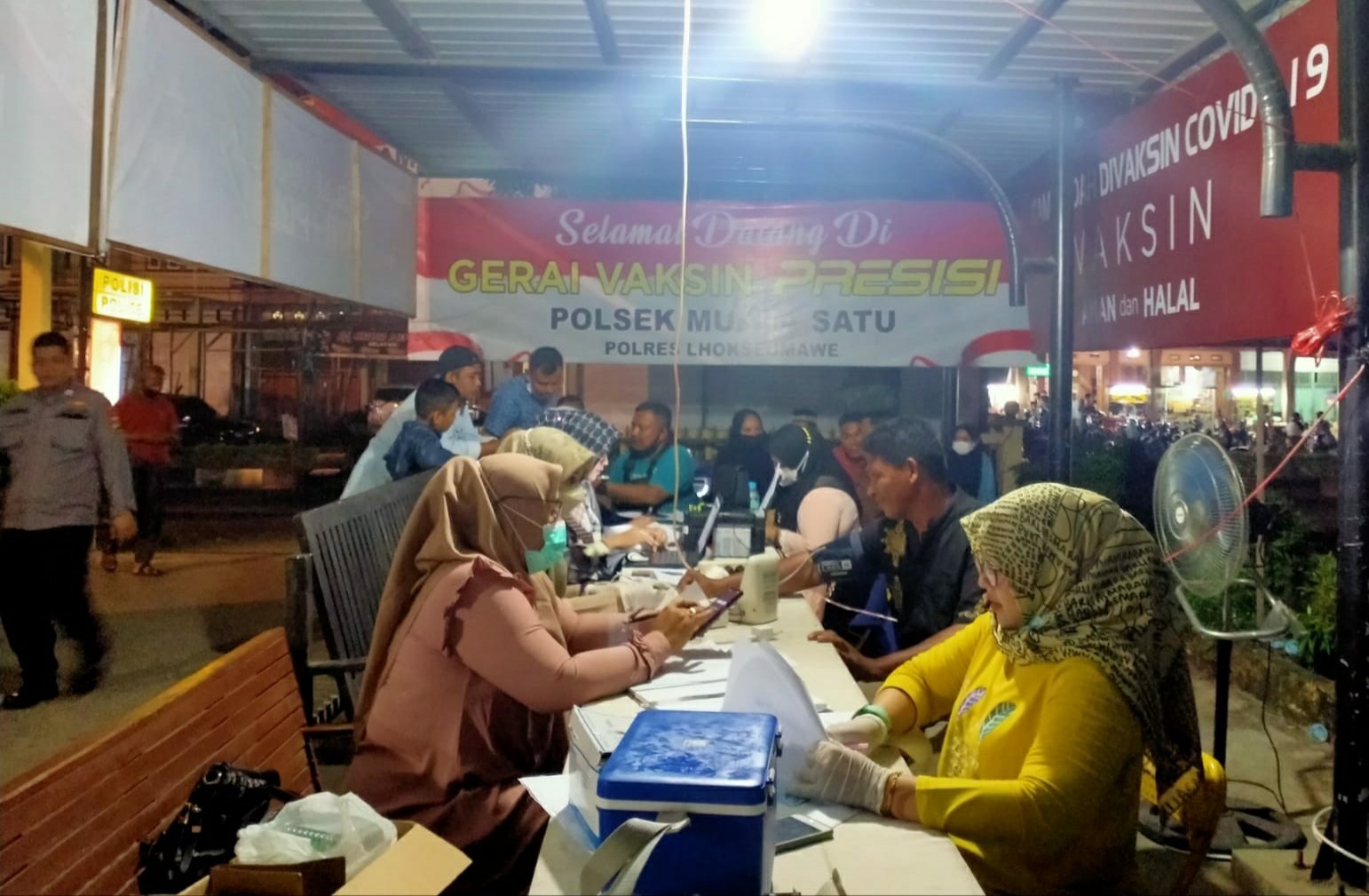 Vaksinasi malam hari