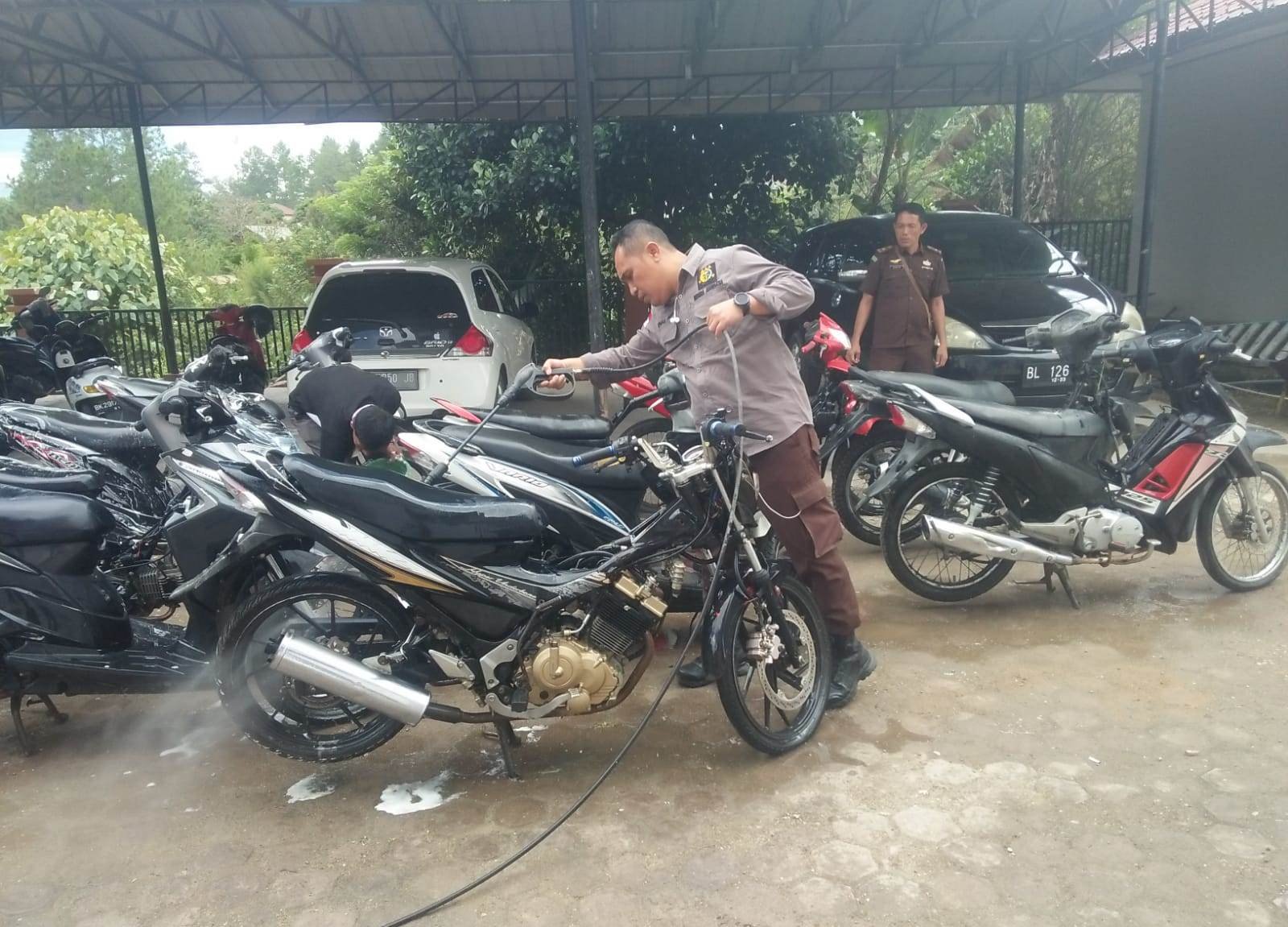 Kejari GL bersihkan BB