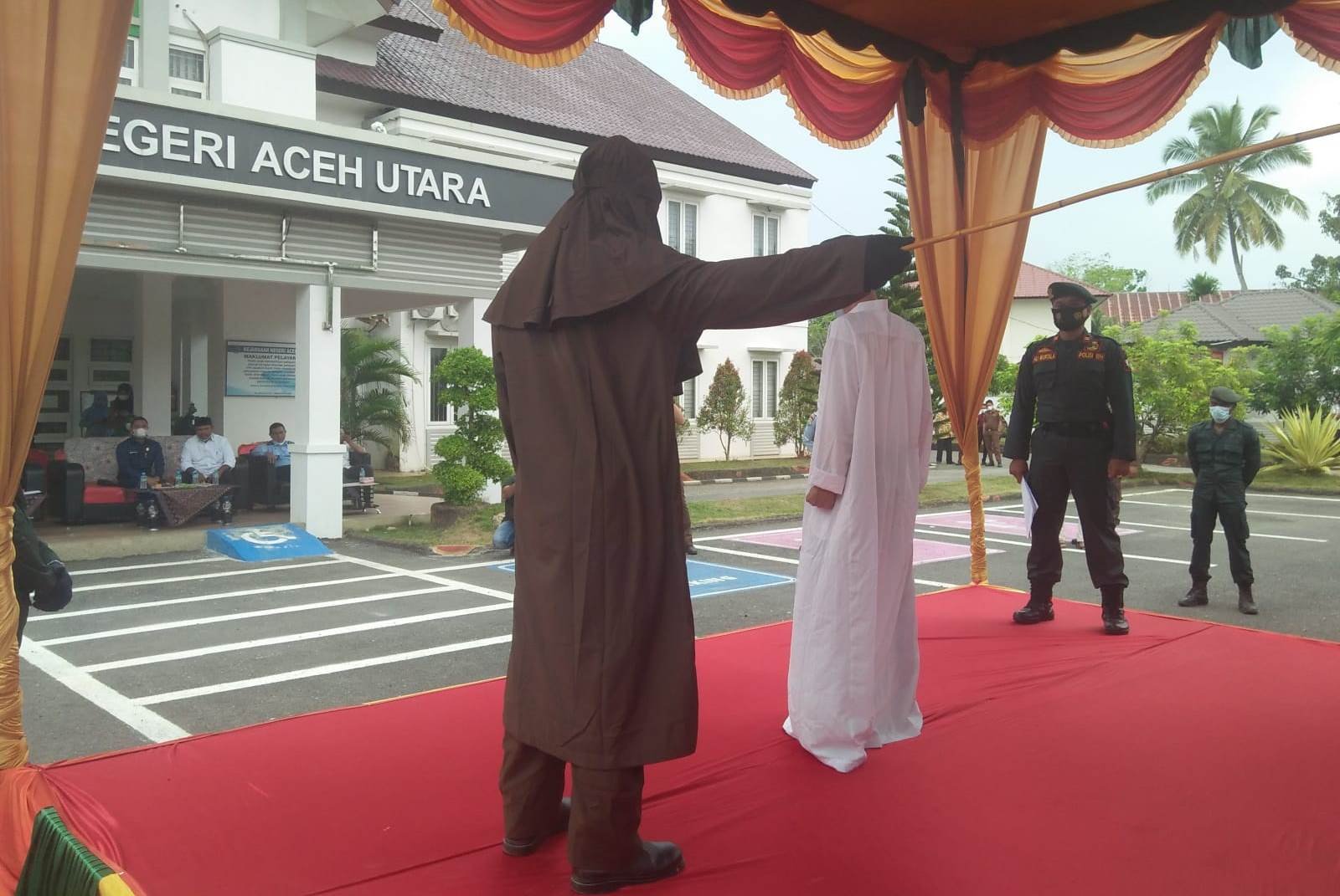 Cambuk terpidana persetubuhan