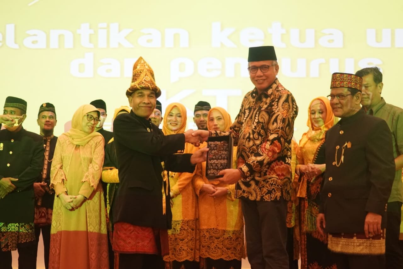 Gub Nova dan KTR Surabaya