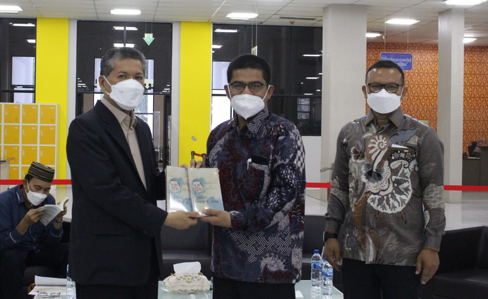 Taufiq A Gani dan Rektor USK Marwan