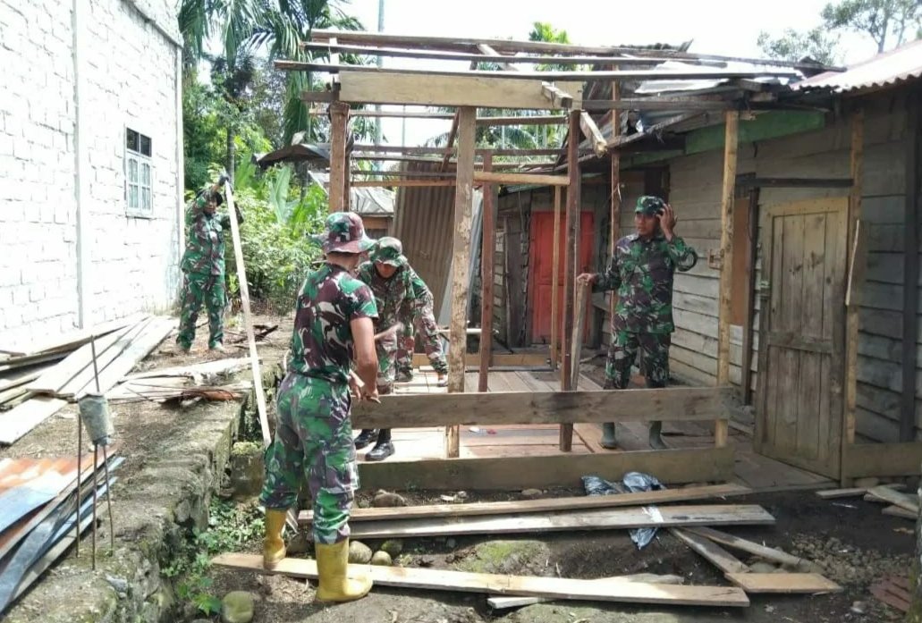 Satgas TMMD Bangun Rumah Layak Huni untuk Warga Negeri Antara
