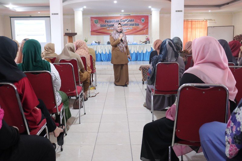 Dinkes Subulussalam Beri Pelatihan Caregiver Peningkatan Pelayanan Lansia