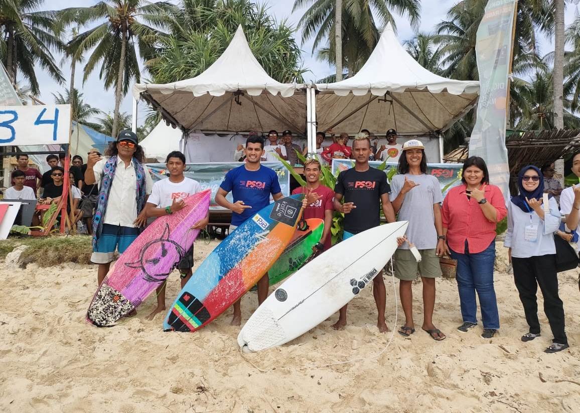 Dua Atlet Selancar Ombak Binaan KONI Aceh Juarai Sumatra Surfing