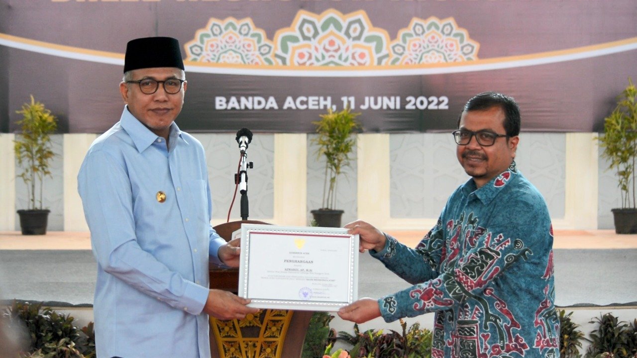 Juara Sayembara Antar-SKPA, Katibul Wali Terima Penghargaaan Gubernur Aceh