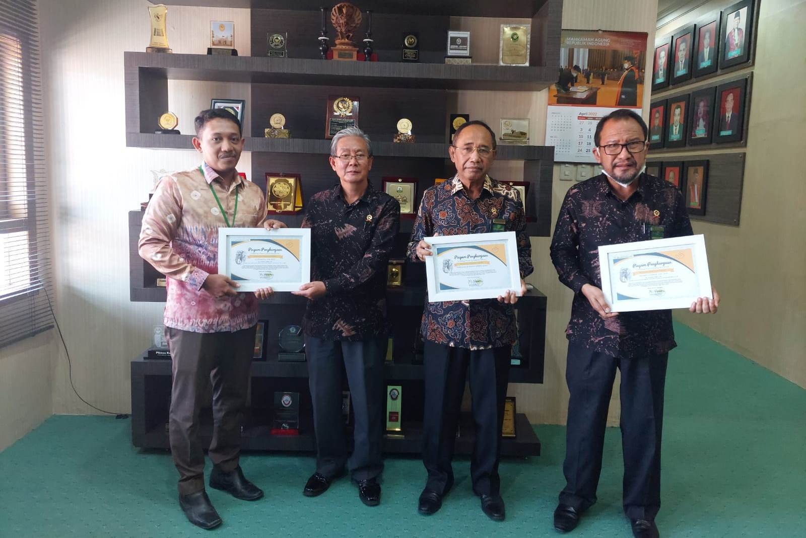 Perberat Hukuman Terdakwa Pembunuh Gajah, PT Banda Aceh Terima Penghargaan dari LSM