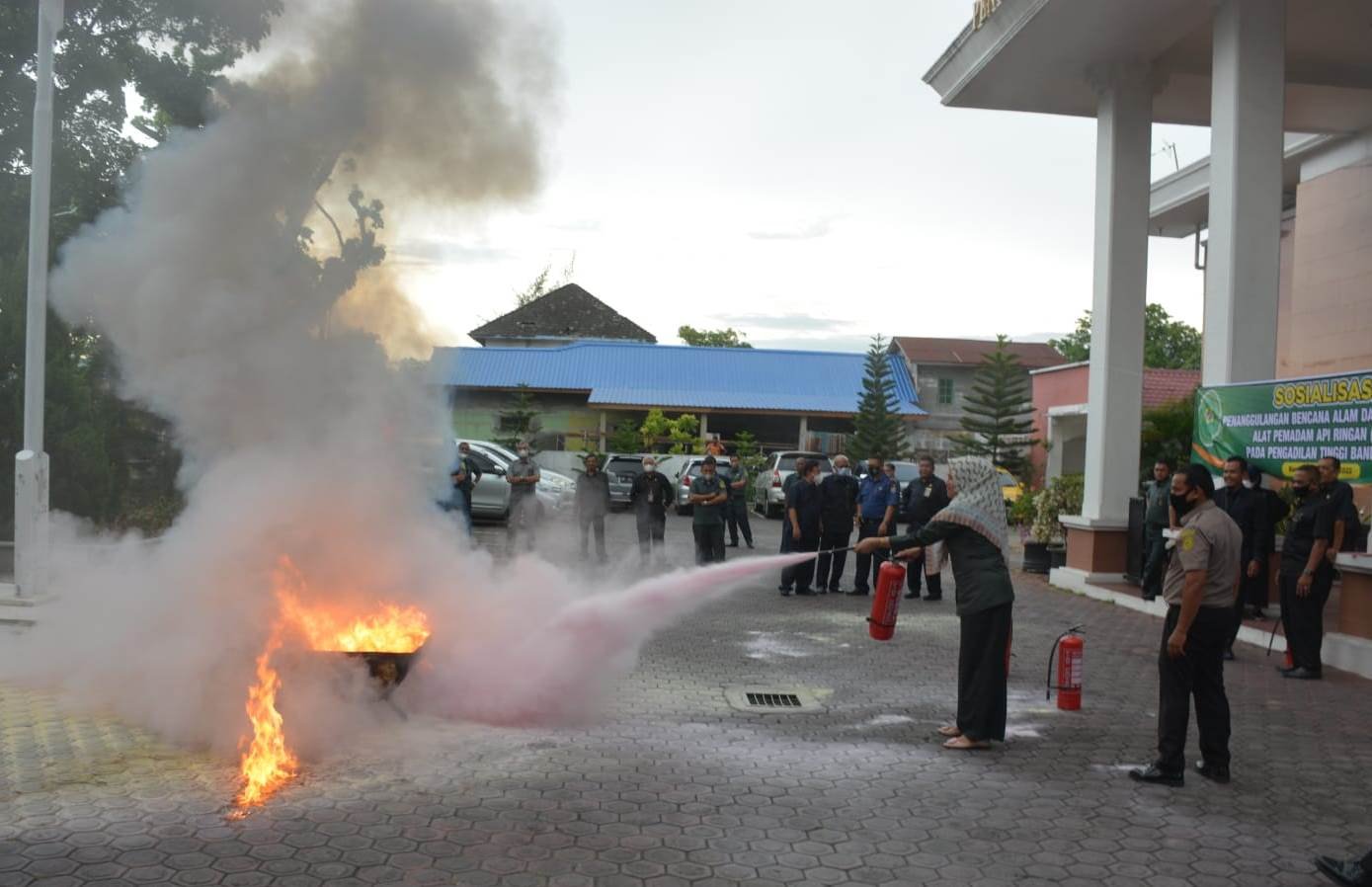 Sosialisasi APAR mitigasi kebakaran