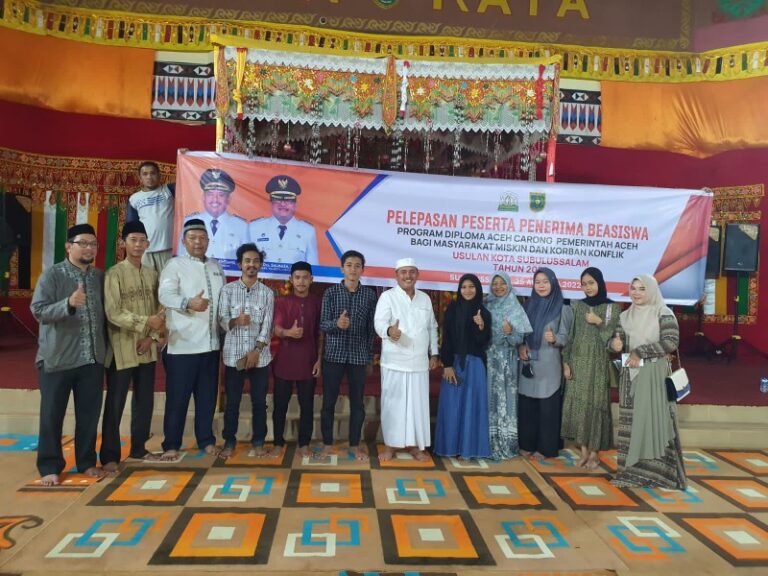 Pesan Walkot Bintang Pada Penerima Beasiswa Aceh Carong: Belajar Serius, Jangan Mudah Terprovokasi