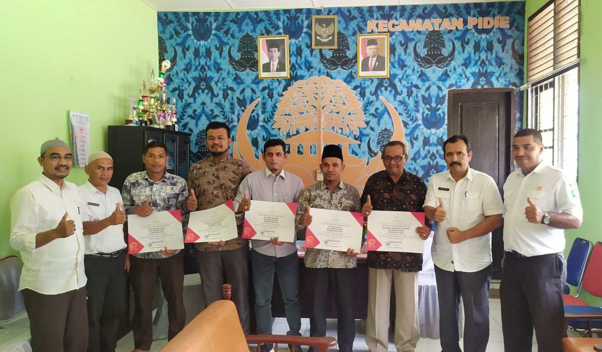 Gampong terima penghargaan gubernur