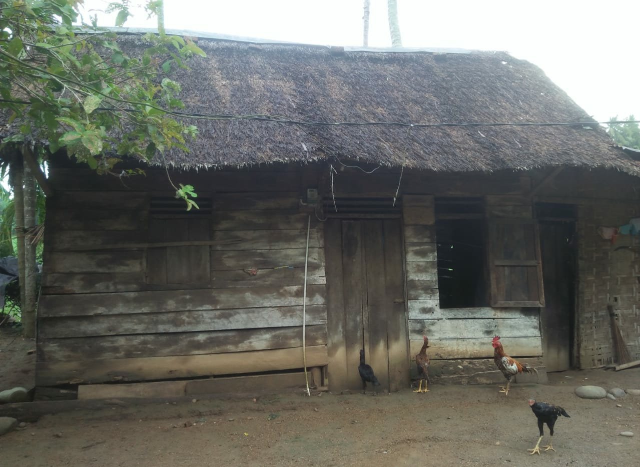 Rumah Asnawi warga miskin