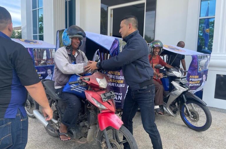 Bantu Tenda Untuk Abang Becak, Garda Pemuda NasDem Aceh: Tetap Ramah Kepada Wisatawan