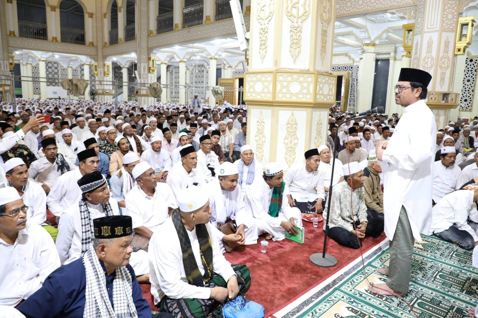 Pj Bupati saat tawajjuh di Masjid Pantonlabu