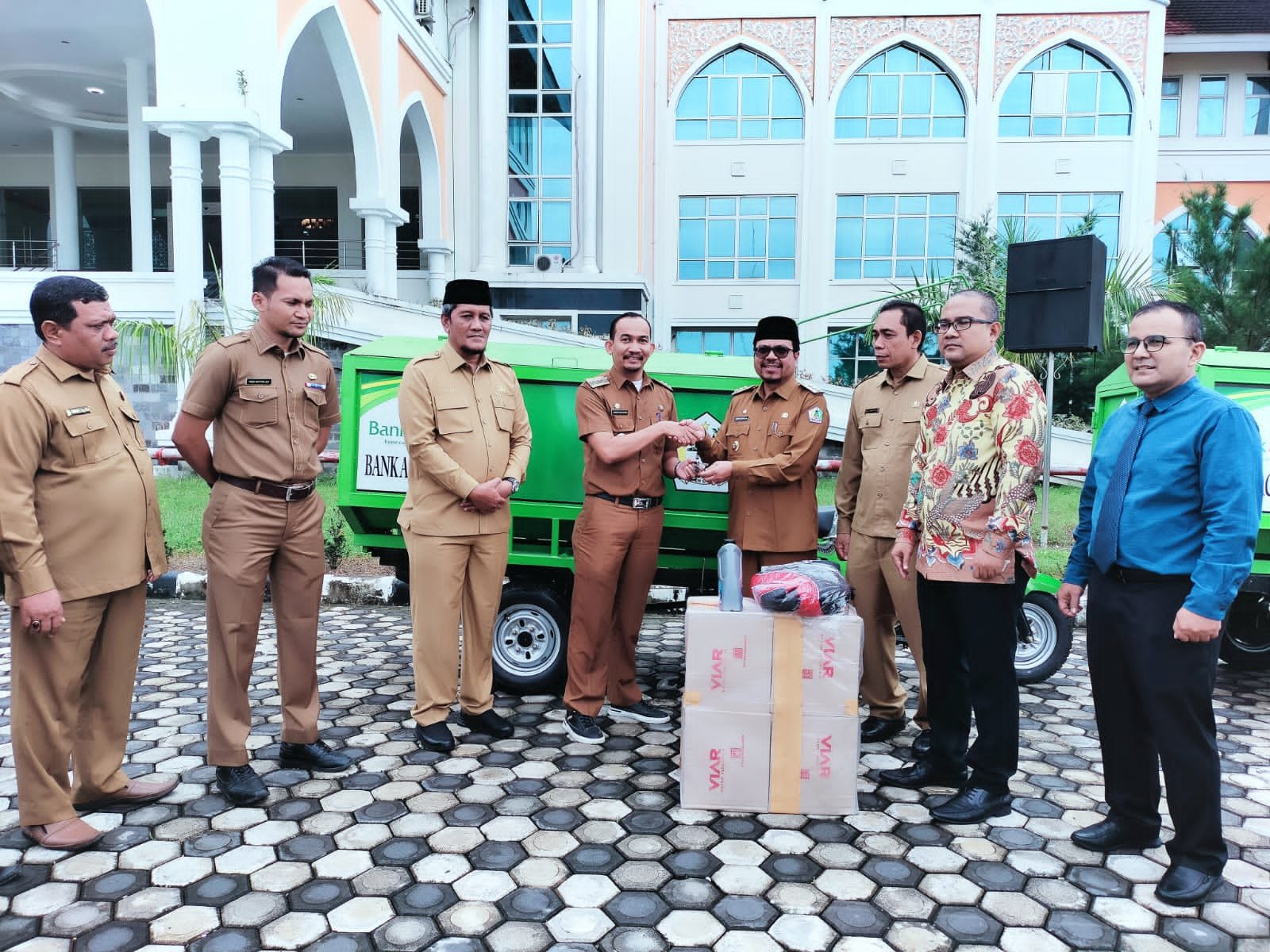 Pj Bupati serahkan motor Viar