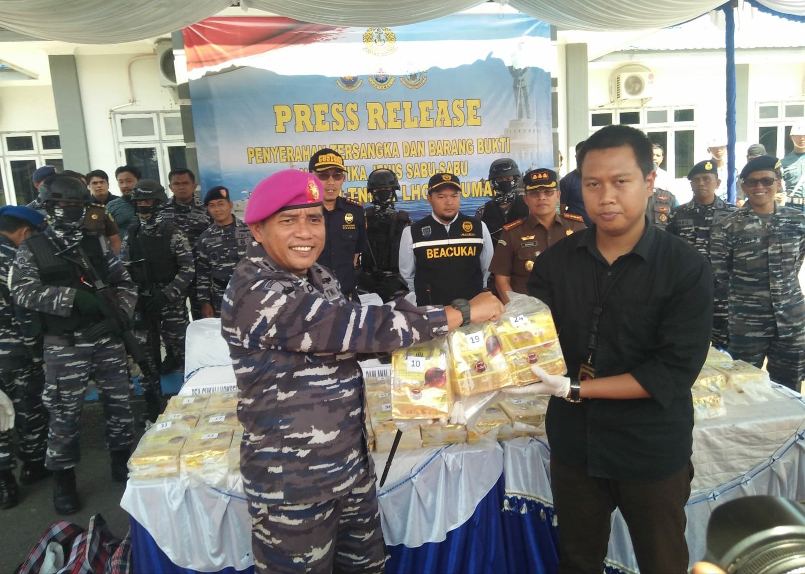 Danlanal Lhokseumawe serahkan sabu