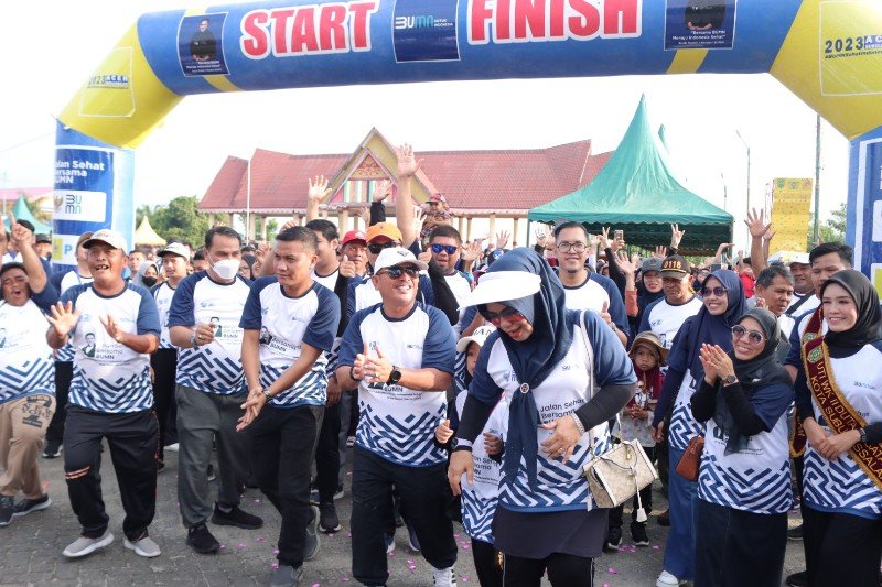 Walkot Subulussalam Lepas Gerak Jalan Sehat Bersama BUMN, Peserta Raih Doorprize TV 32, Mesin Cuci Hingga Sepeda Listrik