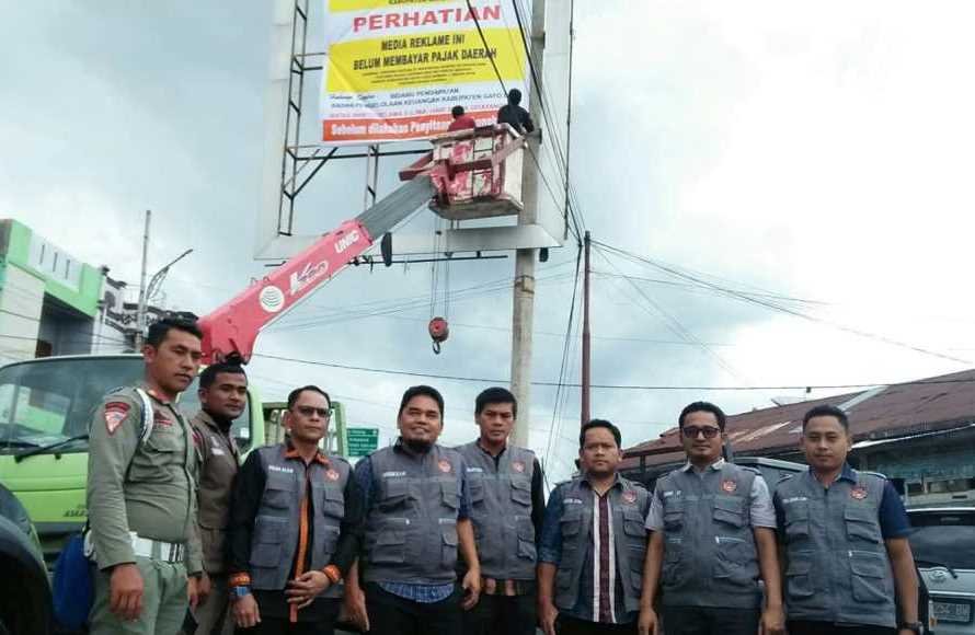 BPKK Gayo Lues akan Bongkar Media Reklame di Samping Tugu Kota Blangkejeren