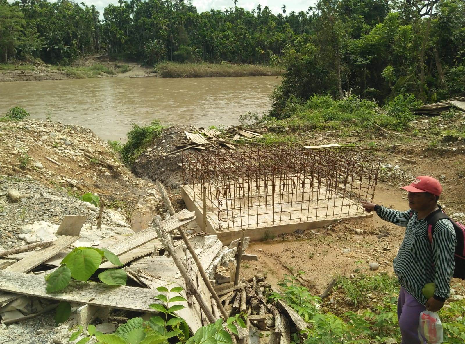 Proyek Jembatan Gantung Sarah Raja Sarah Gala Diduga Mangkrak 