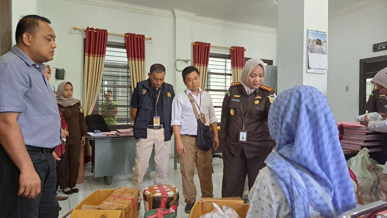 Kejari Aceh Utara Terima Pelimpahan Tersangka Penjual Kosmetik Ilegal