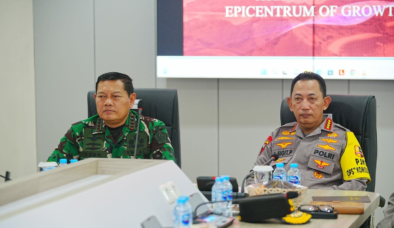 Tinjau 91 Command Center, Kapolri dan Panglima TNI Pastikan Kesiapan Personel Jelang KTT ASEAN