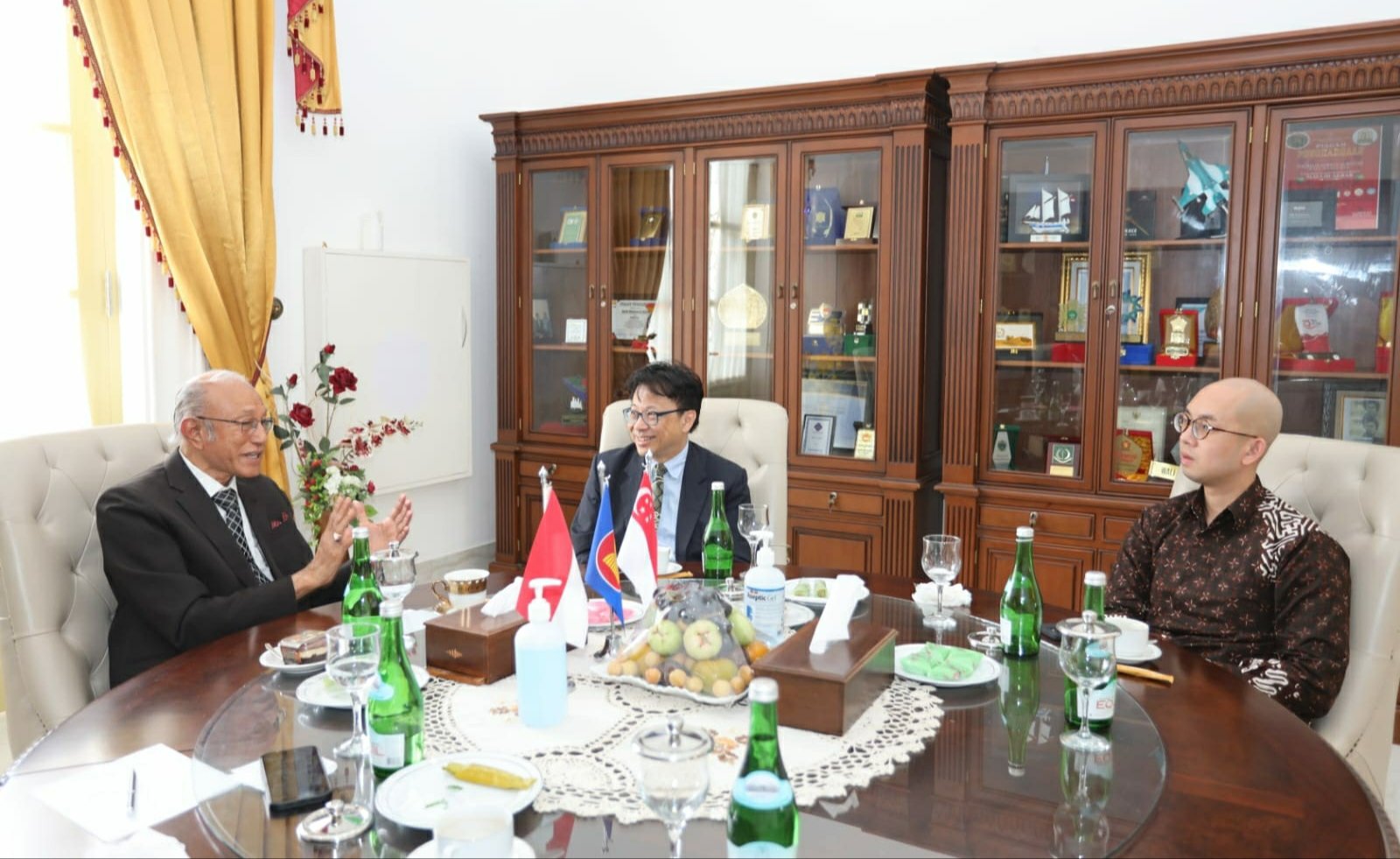 Kedubes dan Konjen Singapura Temui Wali Nanggroe Aceh