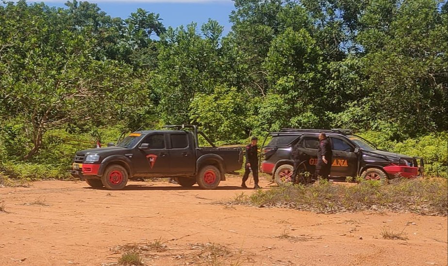 Gegana Ledakkan Benda Diduga Bom di Langkahan