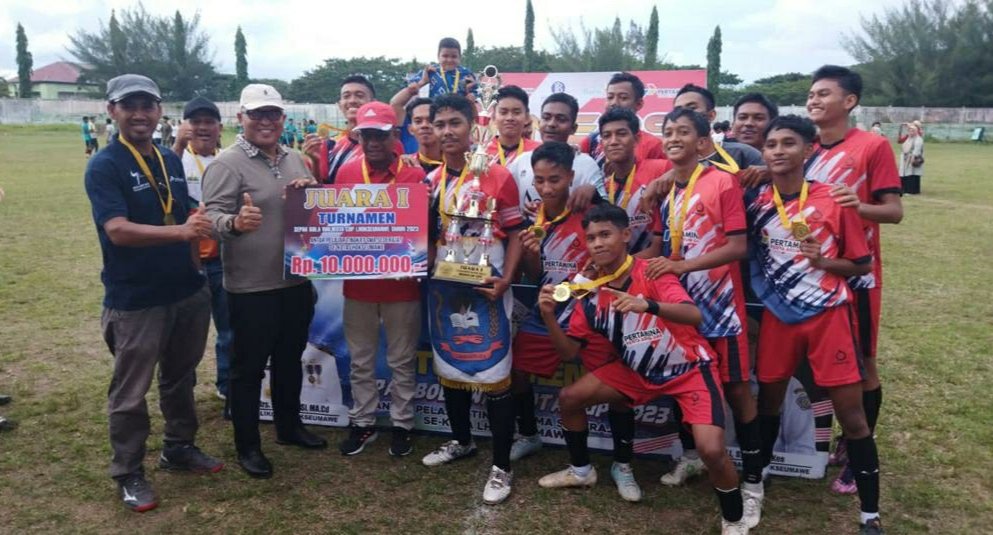 Kadisporapar Lhokseumawe dan tim juara Wali Kota Cup 2023